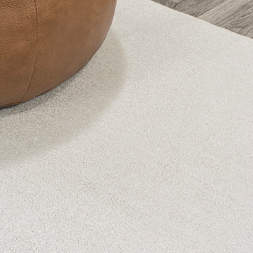 Twyla Classic Solid Low-Pile Machine-Washable Area Rug